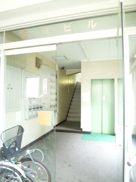 物件外観写真3　(エントランス部分)