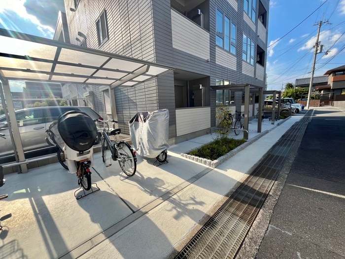 物件外観写真5　(駐輪場)