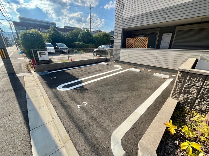 物件外観写真6　(駐車場)