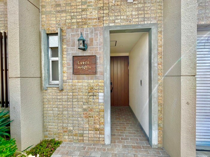 物件外観写真3　(エントランス部分)