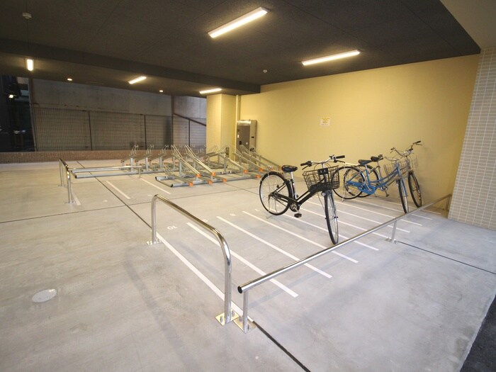 物件外観写真4　(駐輪場)