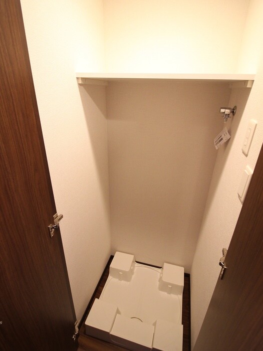 物件内観写真10　(洗濯機置場)