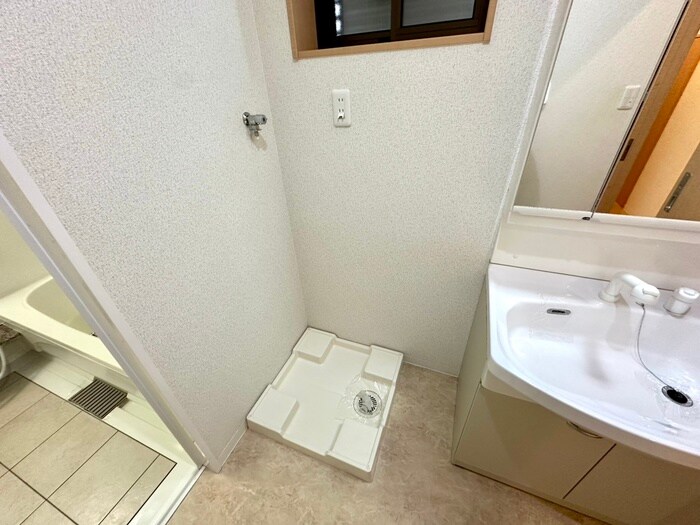 物件内観写真12　(洗濯機置場)