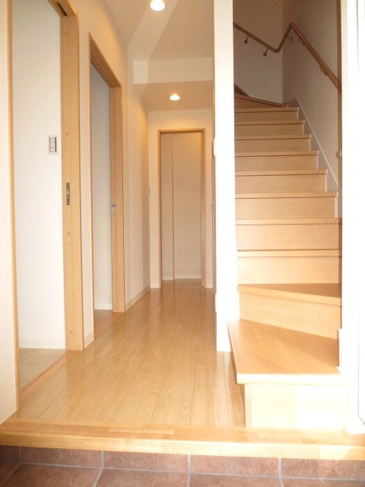 物件内観写真15　(玄関)