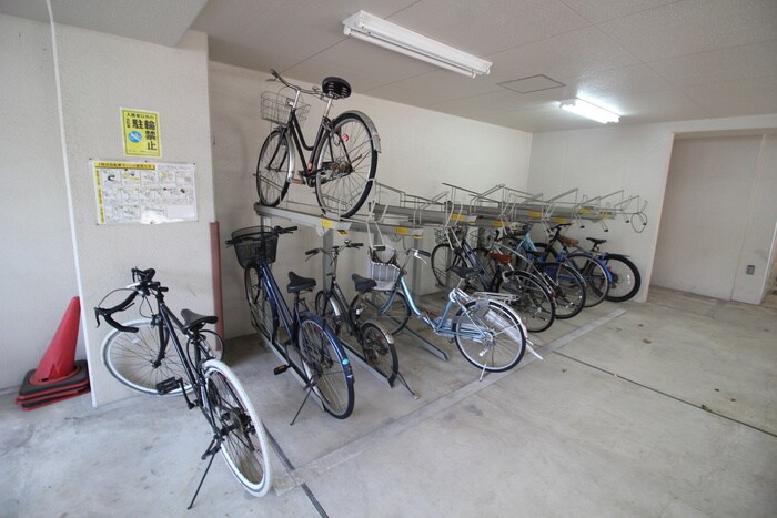 物件外観写真3　(駐輪場)