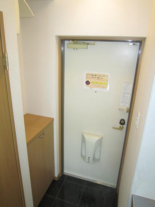 物件内観写真16　(玄関)
