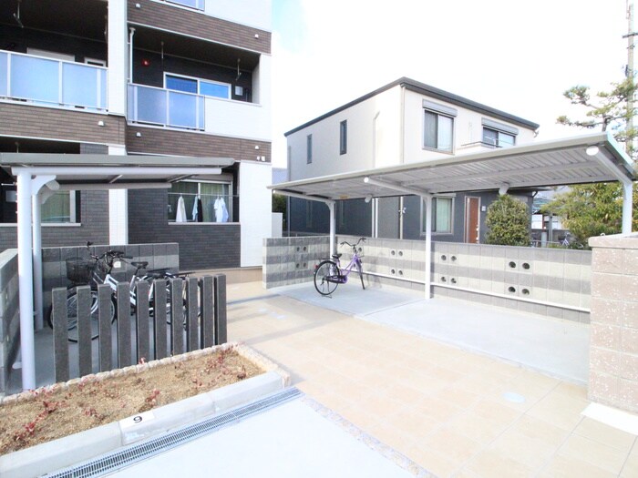 物件外観写真4　(駐輪場)