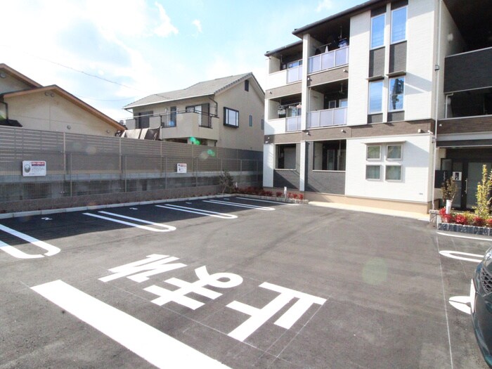 物件外観写真5　(駐車場)