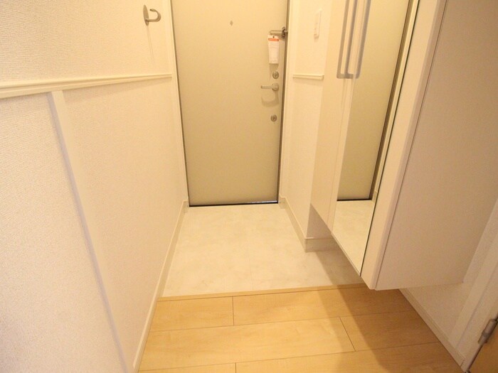 物件内観写真11　(玄関)