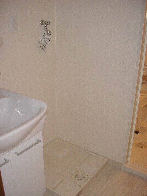 物件内観写真13　(洗濯機置場)