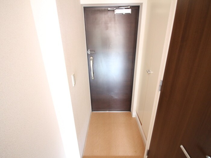 物件内観写真16　(玄関)