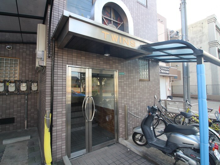 物件外観写真5　(エントランス部分)