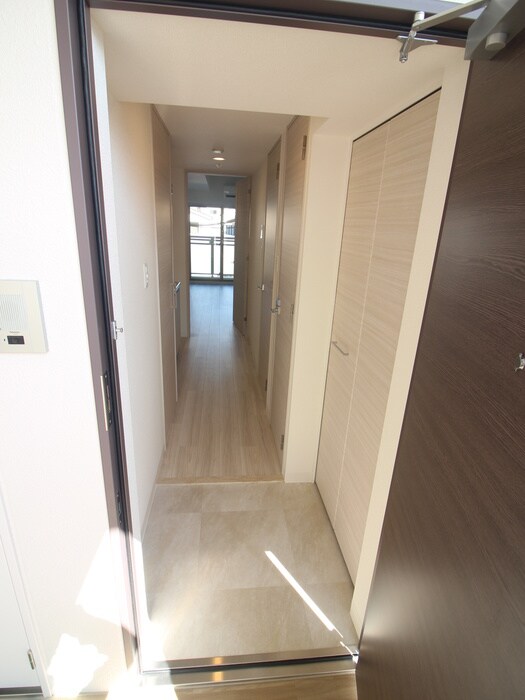 物件内観写真7　(玄関)