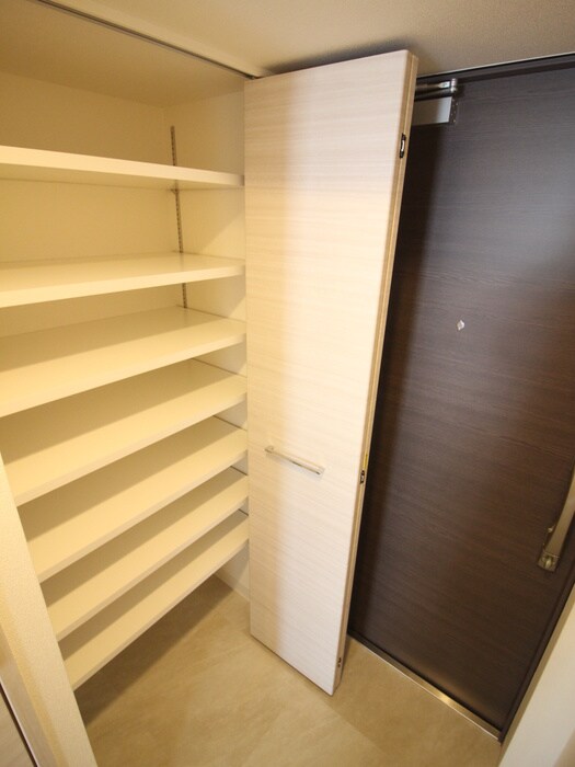 物件内観写真8　(靴箱)