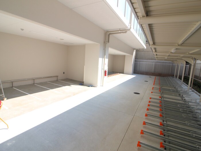 物件外観写真4　(駐輪場)