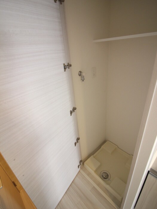 物件内観写真12　(洗濯機置場)