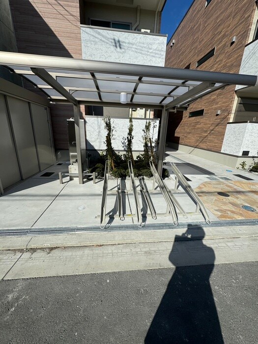 物件外観写真4　(駐輪場)