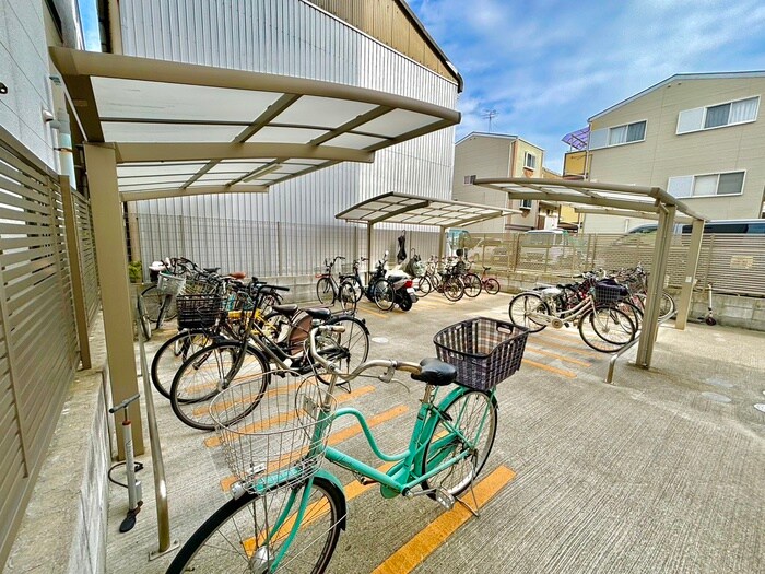 物件外観写真3　(駐輪場)