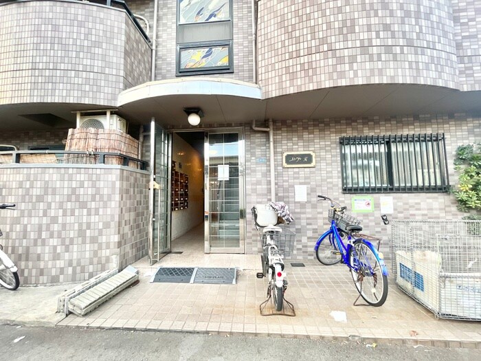 物件外観写真5　(エントランス部分)