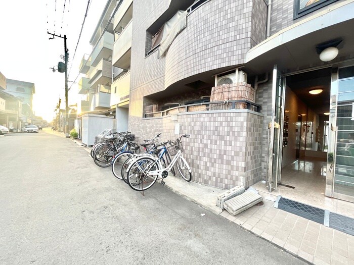 物件外観写真6　(駐輪場)