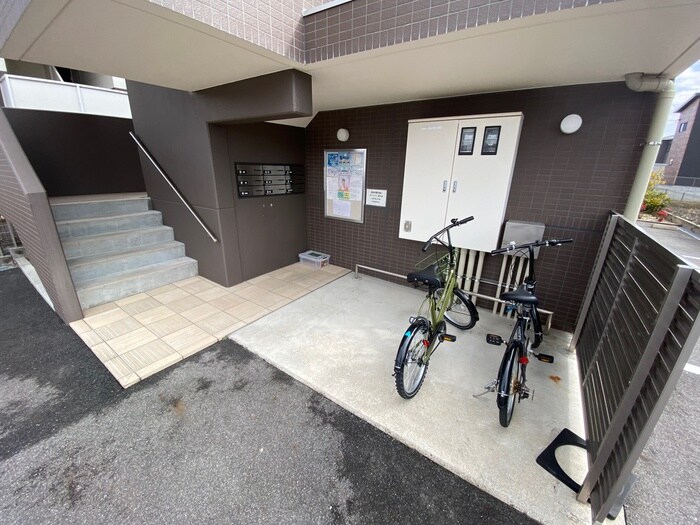 物件外観写真2　(駐輪場)