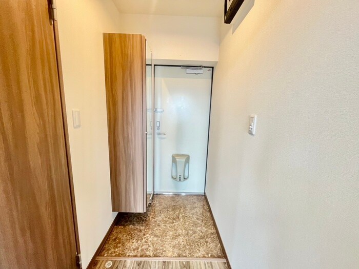 物件内観写真16　(玄関)