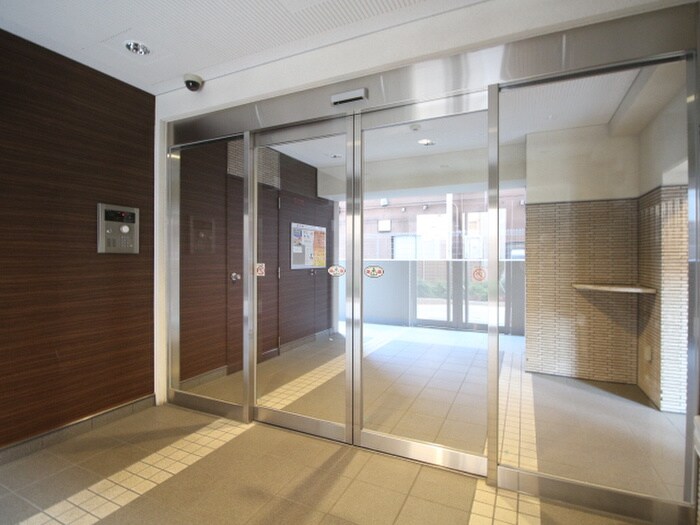 物件外観写真2　(エントランス部分)