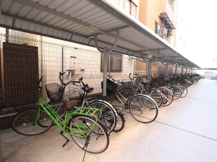 物件外観写真3　(駐輪場)