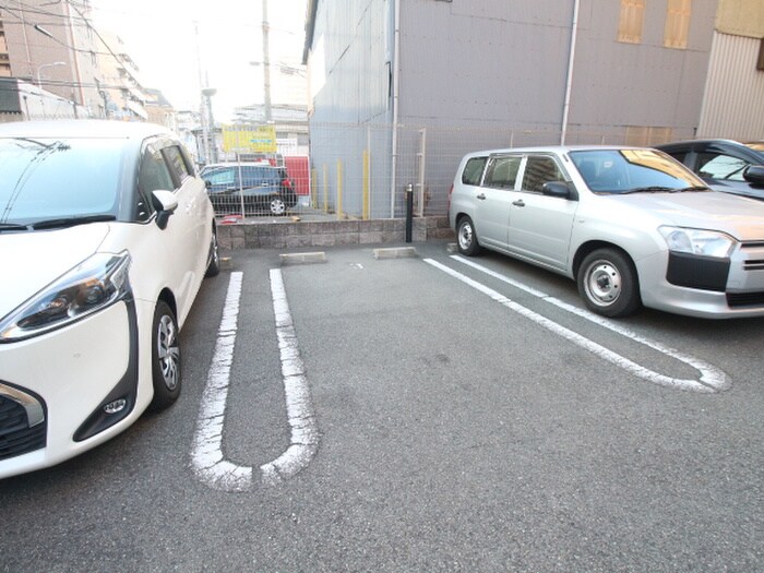 物件外観写真4　(駐車場)
