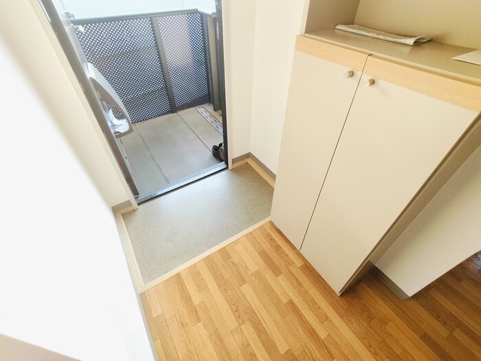 物件内観写真10　(玄関)