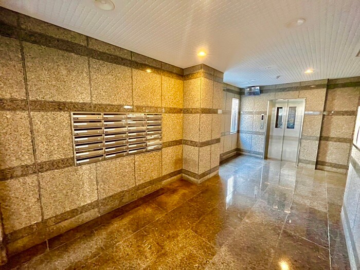 物件外観写真2　(エントランス部分)