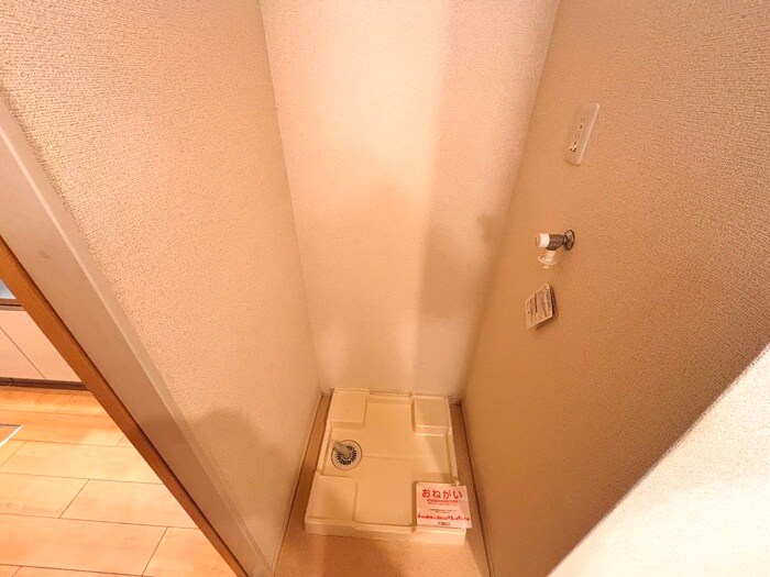 物件内観写真11　(洗濯機置場)