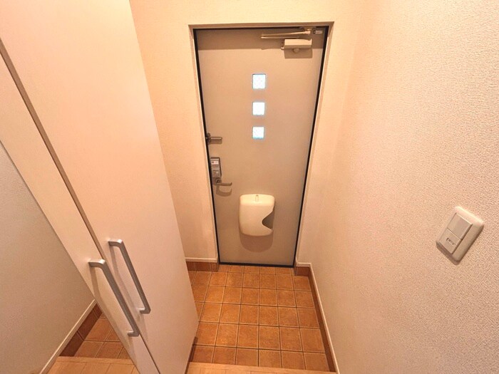 物件内観写真14　(玄関)