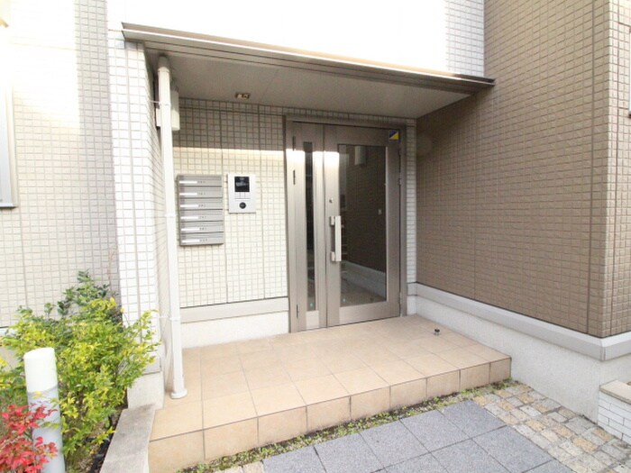 物件外観写真3　(エントランス部分)