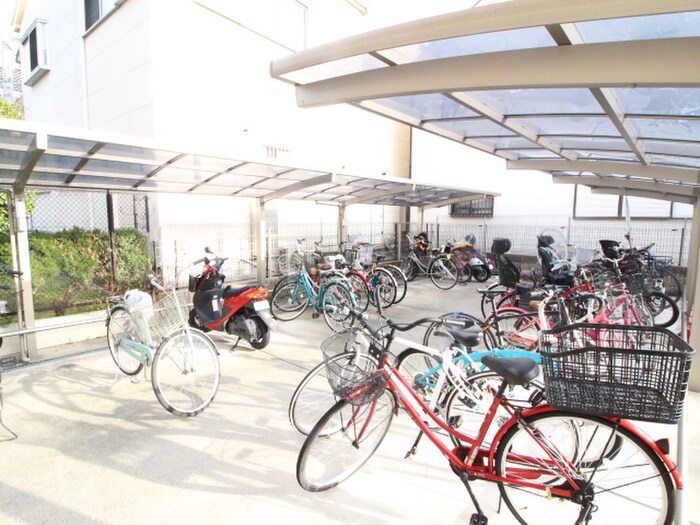 物件外観写真5　(駐輪場)