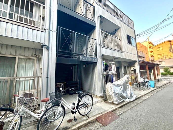 物件外観写真4　(エントランス部分)