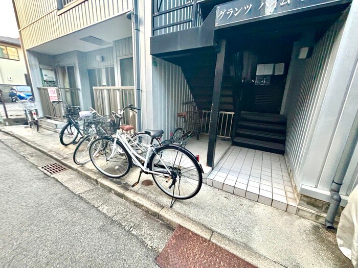 物件外観写真6　(駐輪場)