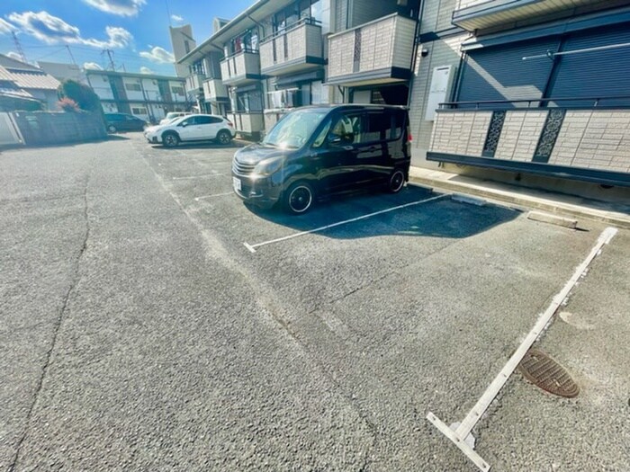 物件外観写真3　(駐車場)