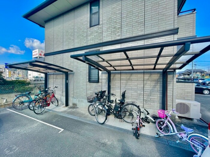 物件外観写真4　(駐輪場)