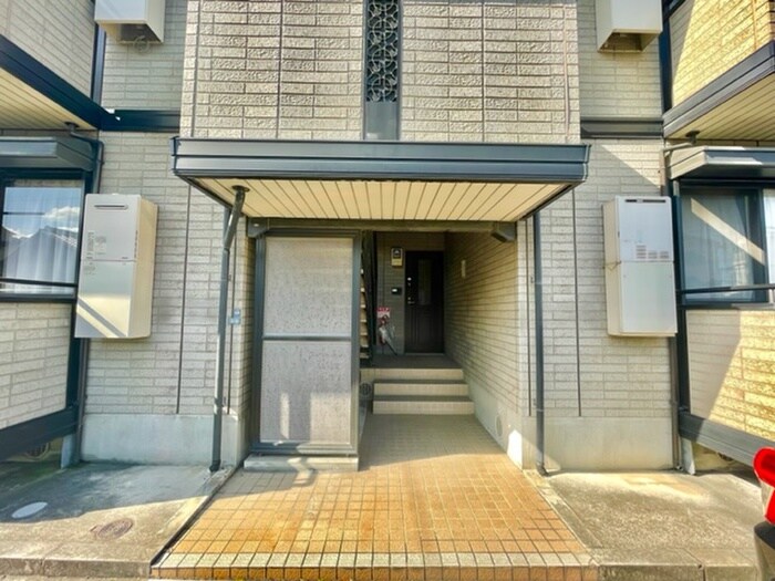 物件外観写真5　(エントランス部分)