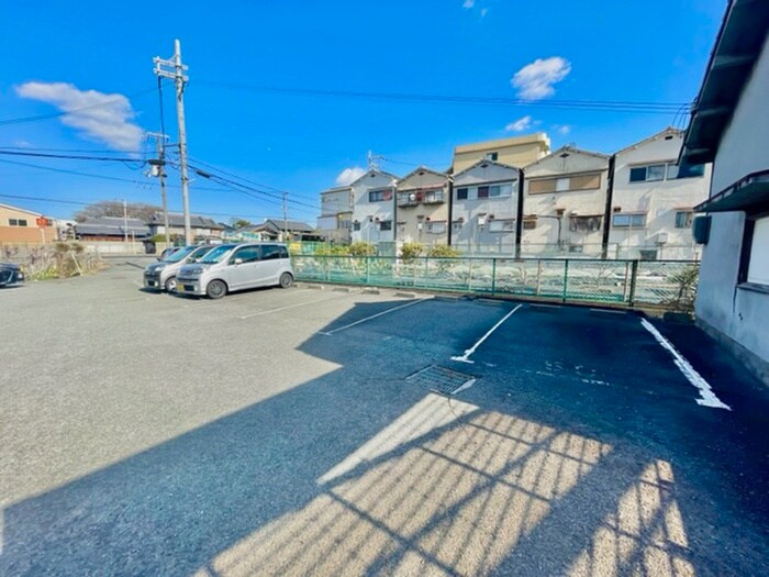 物件外観写真6　(駐車場)
