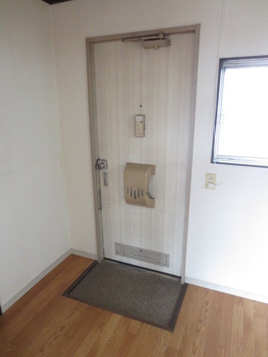 物件内観写真18　(玄関)