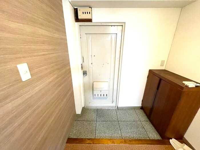 物件内観写真17　(玄関)