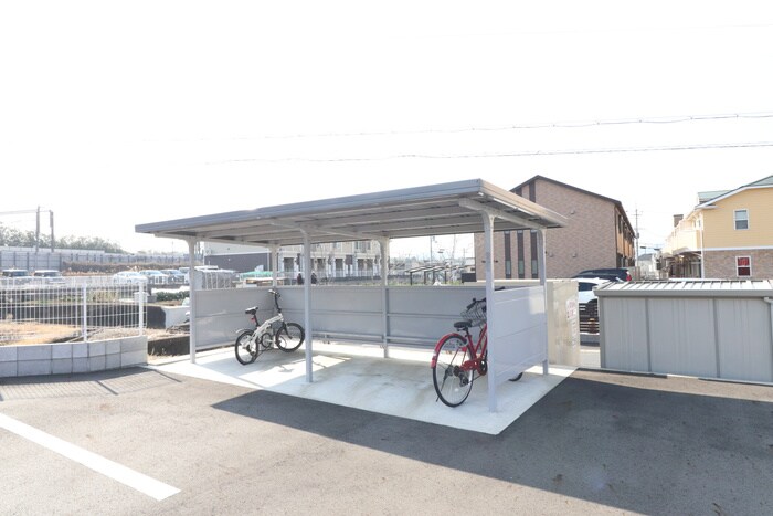 物件外観写真3　(駐輪場)