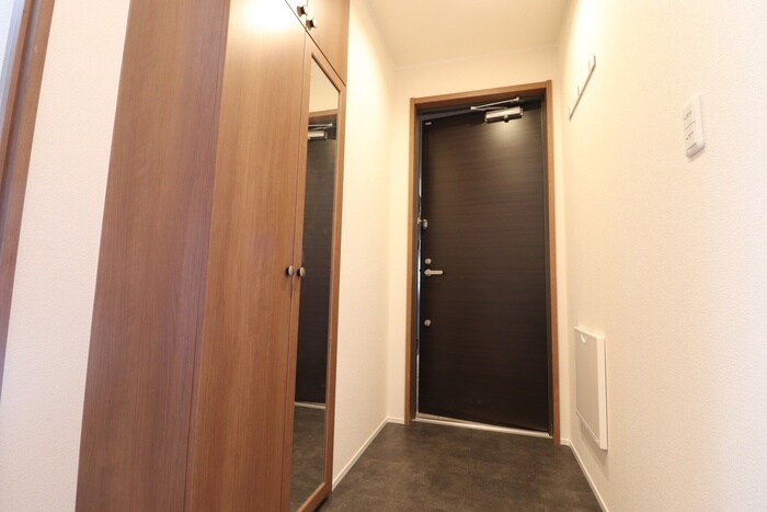 物件内観写真13　(玄関)