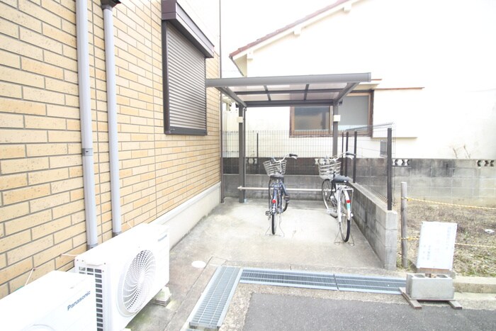 物件外観写真4　(駐輪場)