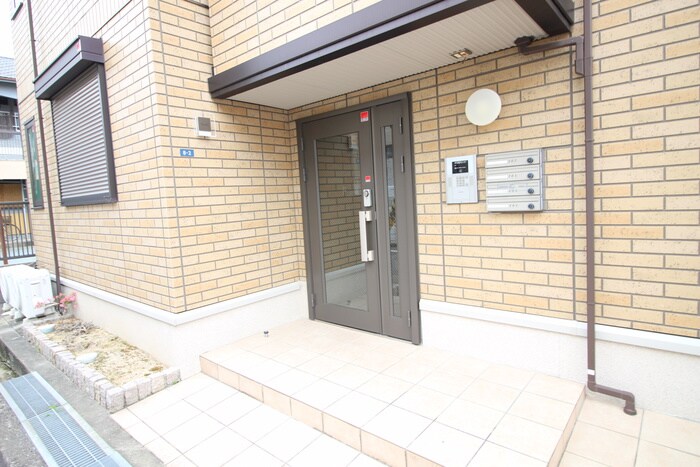 物件外観写真5　(エントランス部分)