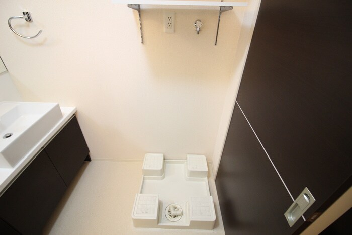 物件内観写真10　(洗濯機置場)