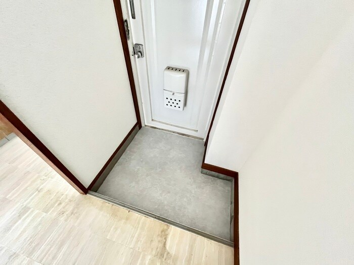 物件内観写真9　(玄関)