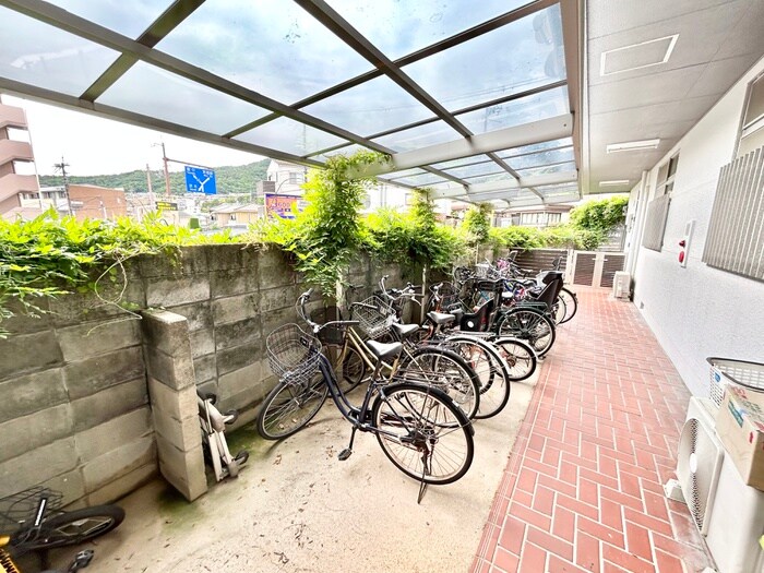 物件外観写真5　(駐輪場)